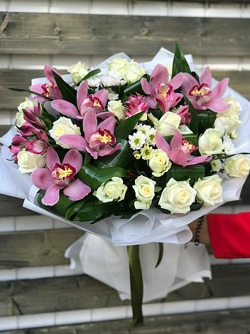 Букет цветов из: Розы и Хризантемы в Визинге