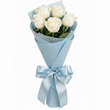 Букет 5 Белых роз Проуд в Визинге