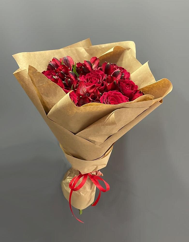 Букет цветов из: Альстромерии и Розы в Визинге