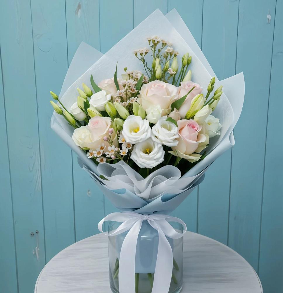 Букет цветов из: Розы и Лизиантусы в Визинге