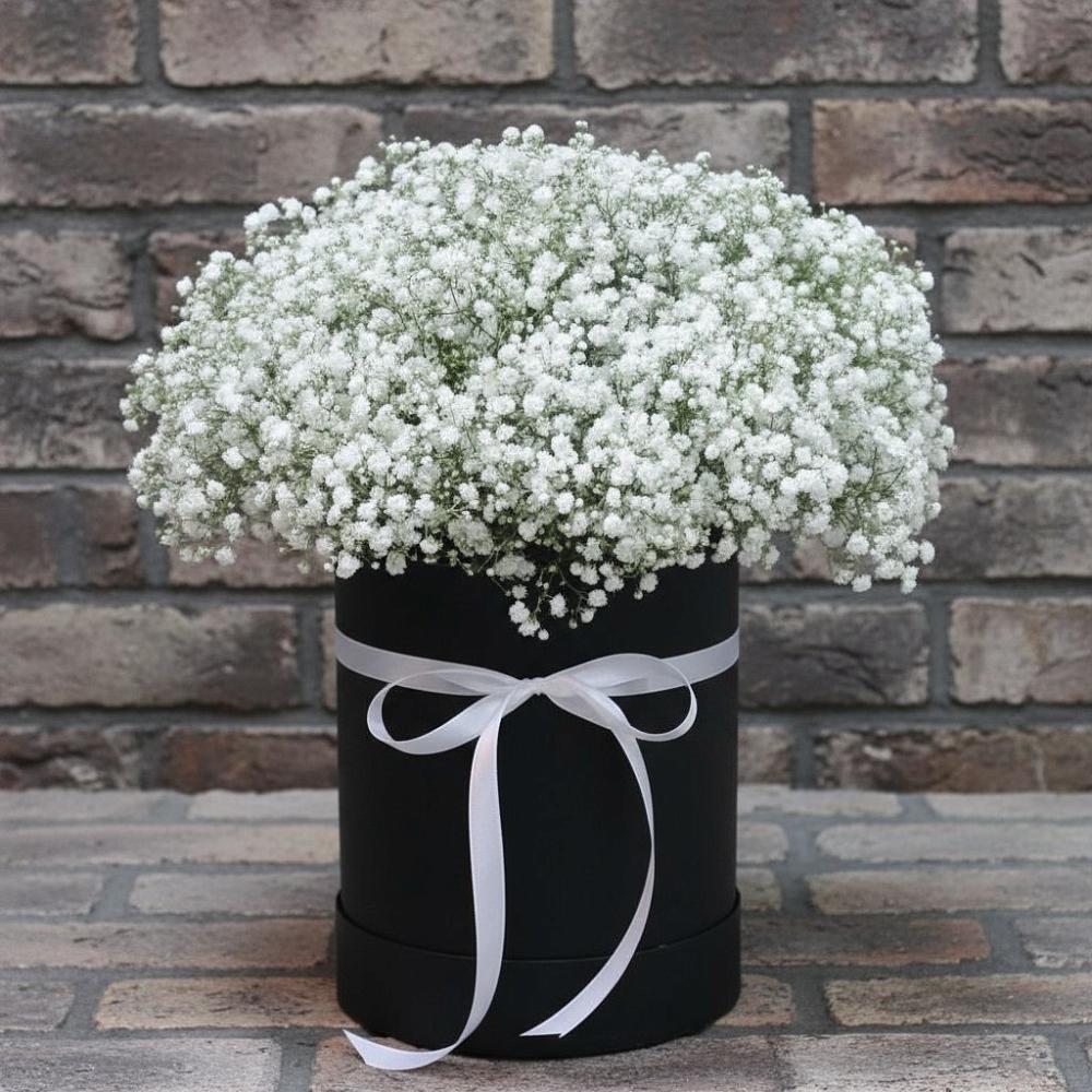 Цветочная композиция из Гипсофила в шляпной коробке в Визинге