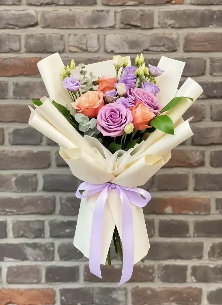 Букет цветов из: Лизиантусы и Розы в Визинге