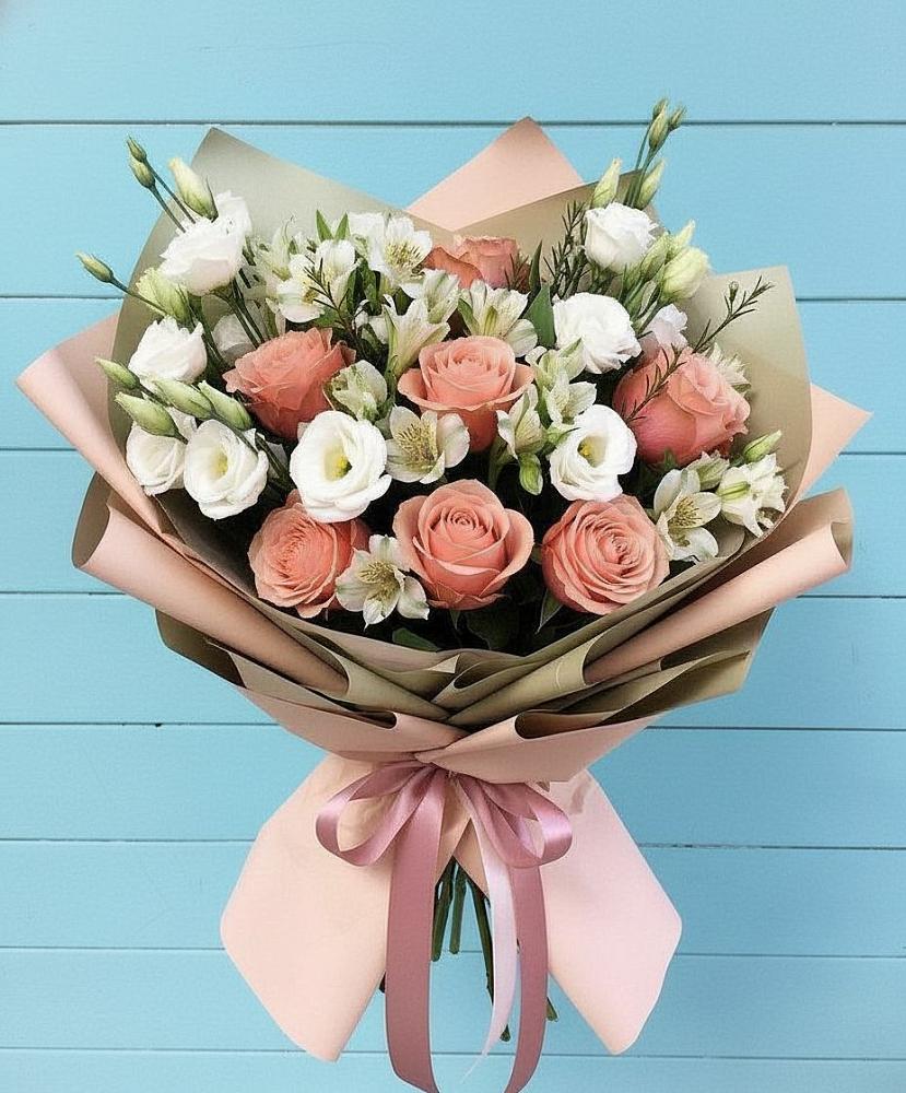 Букет цветов из: Розы, Альстромерии и Лизиантусы в Визинге