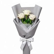 Букет 3 белые розы в Визинге