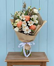 Букет цветов из:  Альстромерии, Лизиантусы, Розы и Хризантемы #REPLACE_PRED# Визинге