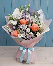 Букет цветов из:  Лизиантусы, Розы, Альстромерии и Гипсофила в Визинге