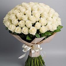 Букет 101 беля роза Белоснежка в Визинге