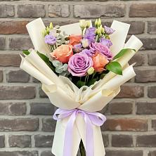 Букет цветов из:  Лизиантусы и Розы в Визинге