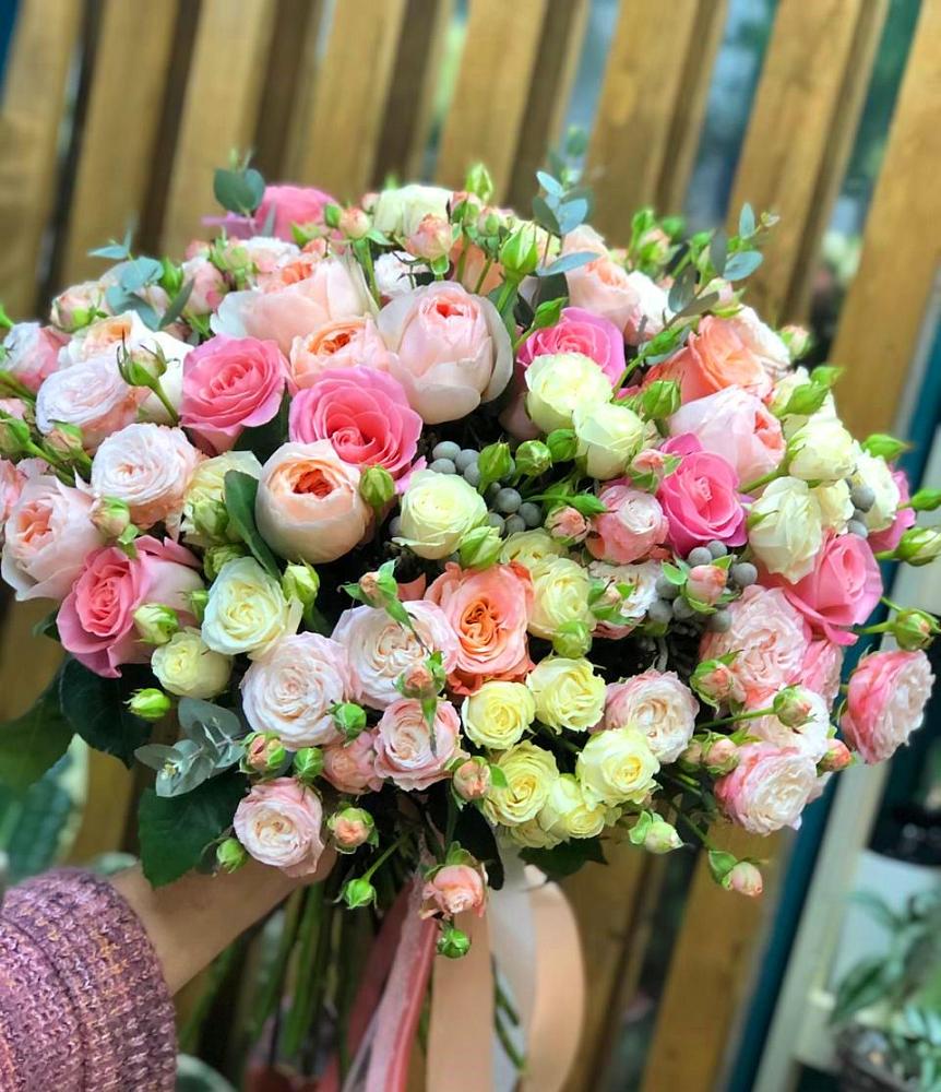 Букет цветов из: Розы в Визинге