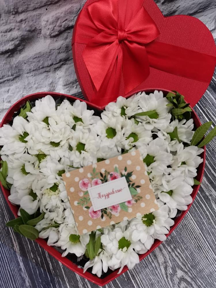 Цветочная композиция из Хризантемы в виде сердца в Визинге