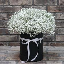 Цветочная композиция из Гипсофила в шляпной коробке в Визинге