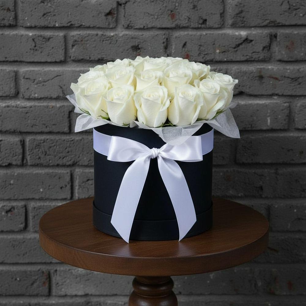 Цветочная композиция из Розы в шляпной коробке в Визинге