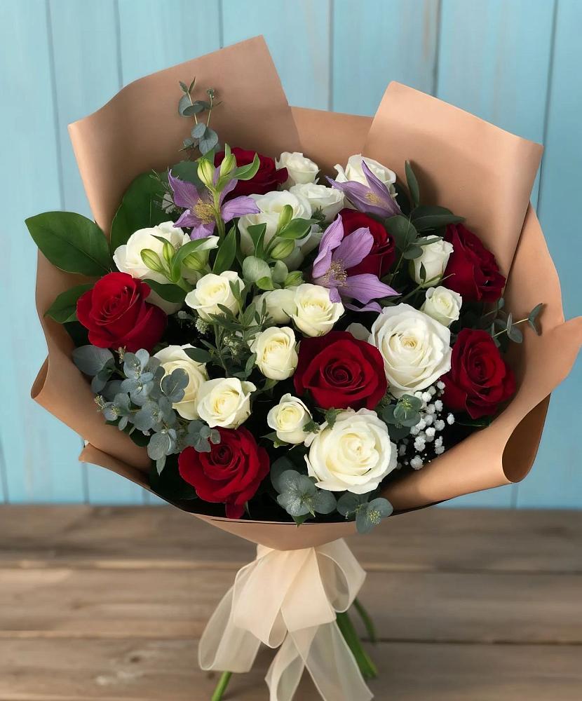 Букет цветов из: Розы и Альстромерии в Визинге