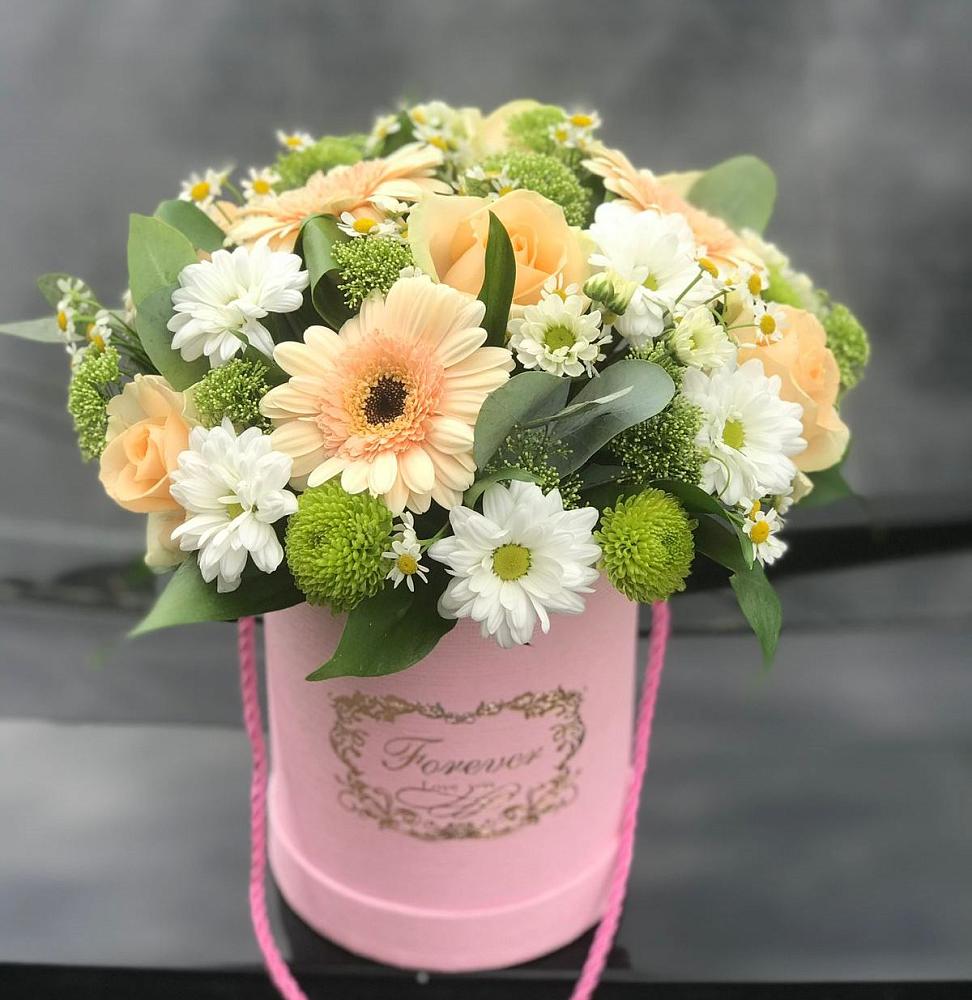 Цветочная композиция из Розы, Герберы и Хризантемы в шляпной коробке в Визинге