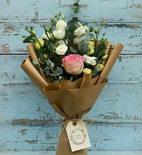 Букет цветов из:  Розы и Лизиантусы в Визинге
