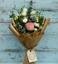 Букет цветов из:  Розы и Лизиантусы в Визинге