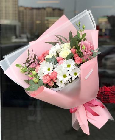 Букет цветов из: Розы, Лизиантусы и Хризантемы в Визинге