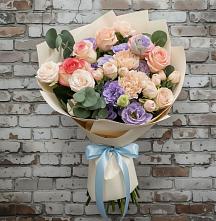 Букет цветов из:  Розы, Лизиантусы и Гвоздики #REPLACE_PRED# Визинге