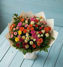 Букет Микс из разноцветных кустовых роз в Визинге